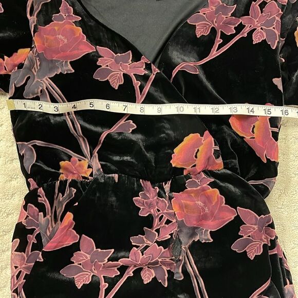 Honey Punch Women's Velour Floral Deep V-Neck Romper Size Small - Picture 5 of 7